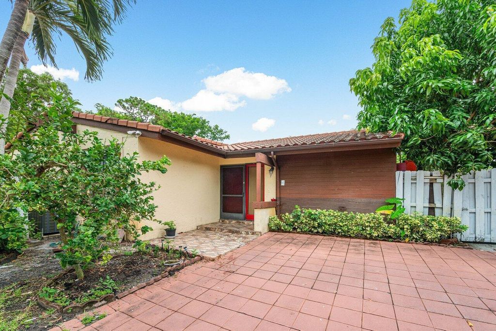2780 Norfolk Pine Court, Lake Worth, FL 33462