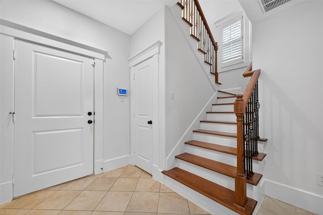 1042 W 25th Street A, Houston, TX 77008