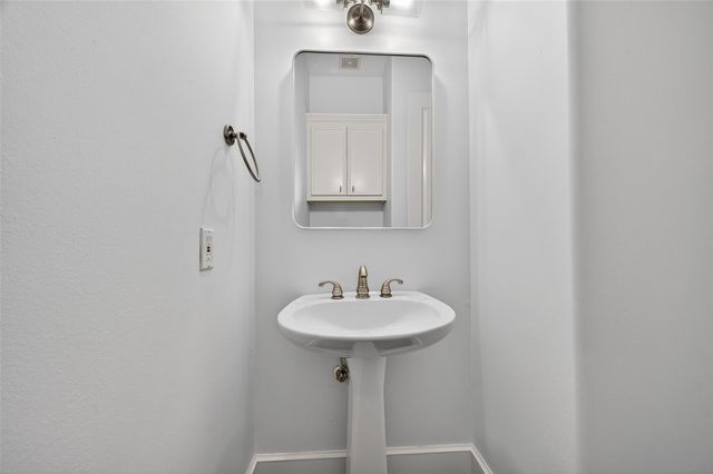 1042 W 25th Street A, Houston, TX 77008