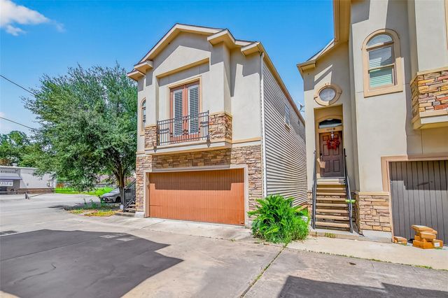 1042 W 25th Street A, Houston, TX 77008