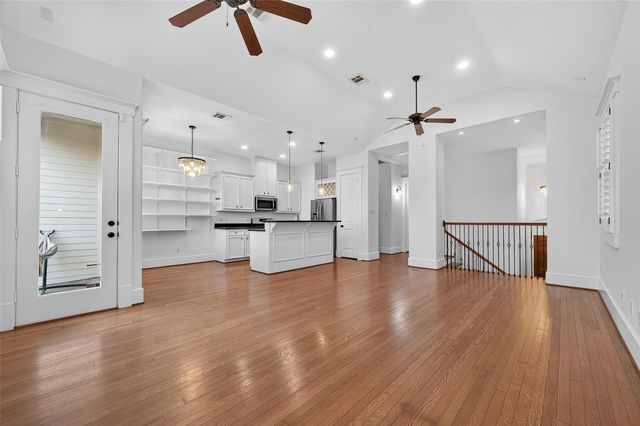 1042 W 25th Street A, Houston, TX 77008