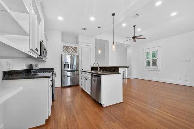 1042 W 25th Street A, Houston, TX 77008