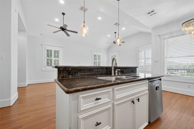 1042 W 25th Street A, Houston, TX 77008