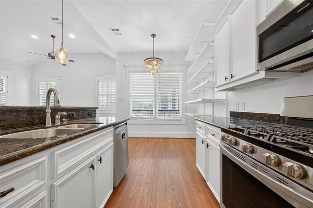 1042 W 25th Street A, Houston, TX 77008