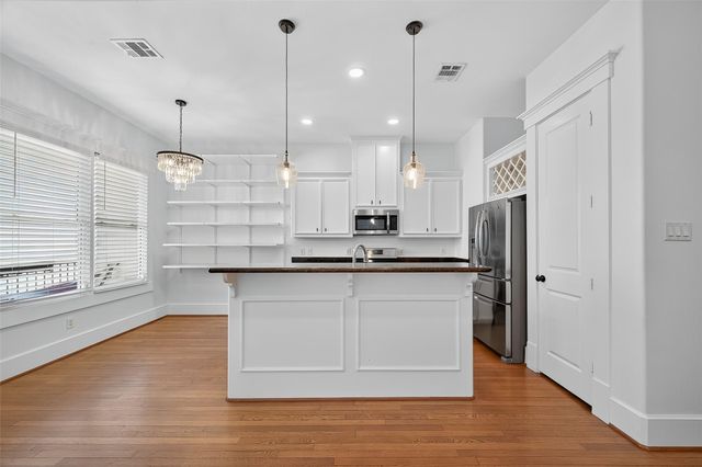 1042 W 25th Street A, Houston, TX 77008