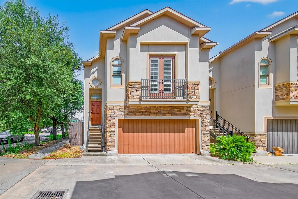 1042 W 25th Street A, Houston, TX 77008