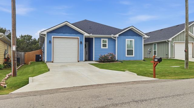 2316 Creekview Drive, Granbury, TX 76048