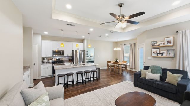 2316 Creekview Drive, Granbury, TX 76048