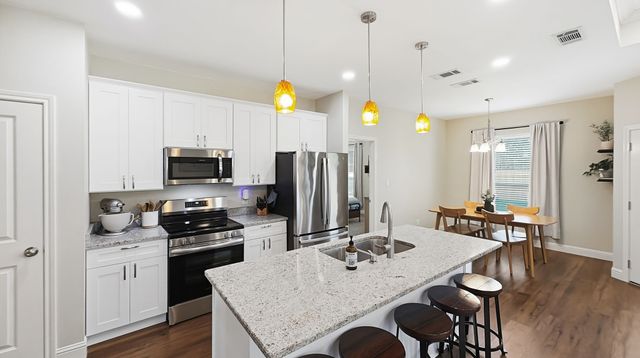 2316 Creekview Drive, Granbury, TX 76048