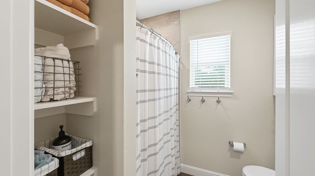 2316 Creekview Drive, Granbury, TX 76048