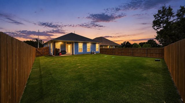 2316 Creekview Drive, Granbury, TX 76048