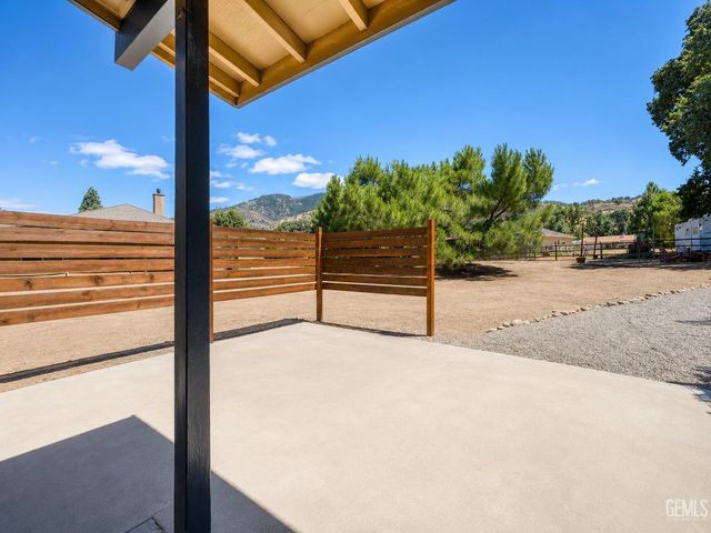 17861 Tanforan Drive, Tehachapi, CA 93561