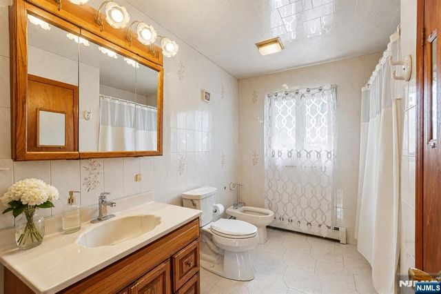 22 Trudy Drive, Lodi, NJ 07644