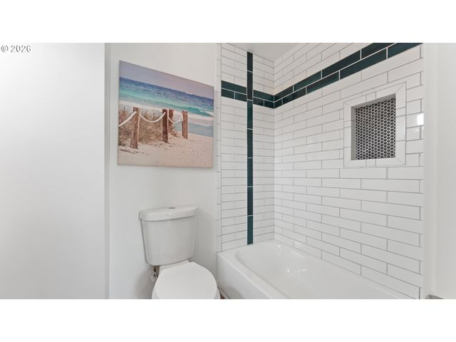 15758 Se HIGHWAY 224 85, Damascus, OR 97089