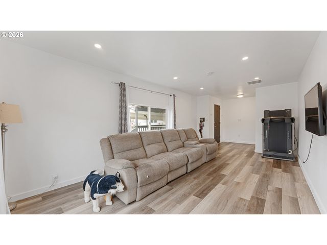 15758 Se HIGHWAY 224 85, Damascus, OR 97089