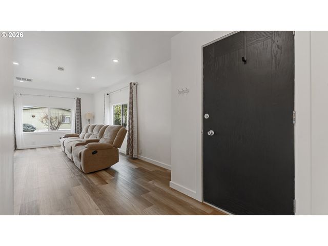 15758 Se HIGHWAY 224 85, Damascus, OR 97089