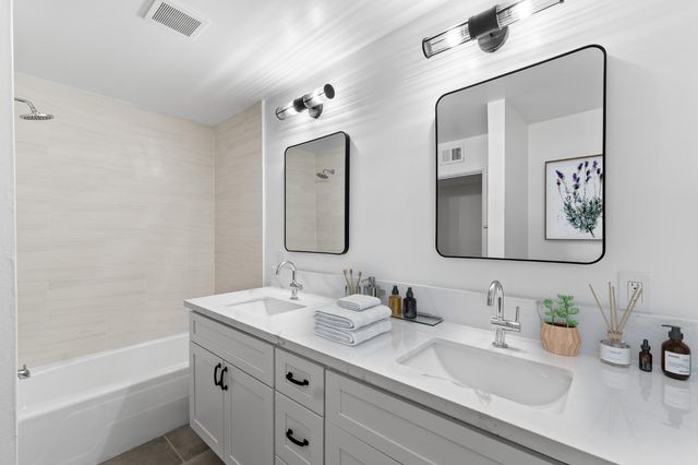 5657 N Colonial Avenue, Fresno, CA 93704