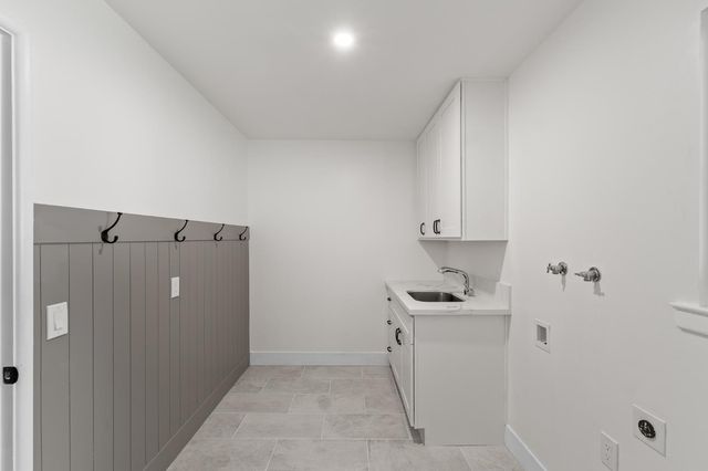 5657 N Colonial Avenue, Fresno, CA 93704