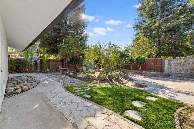 5657 N Colonial Avenue, Fresno, CA 93704