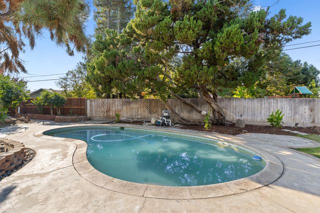 5657 N Colonial Avenue, Fresno, CA 93704