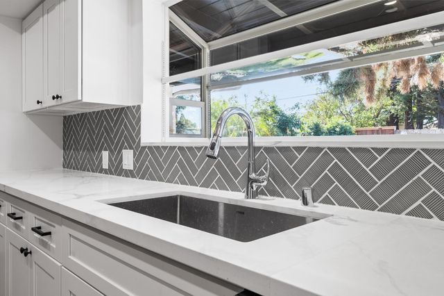 5657 N Colonial Avenue, Fresno, CA 93704