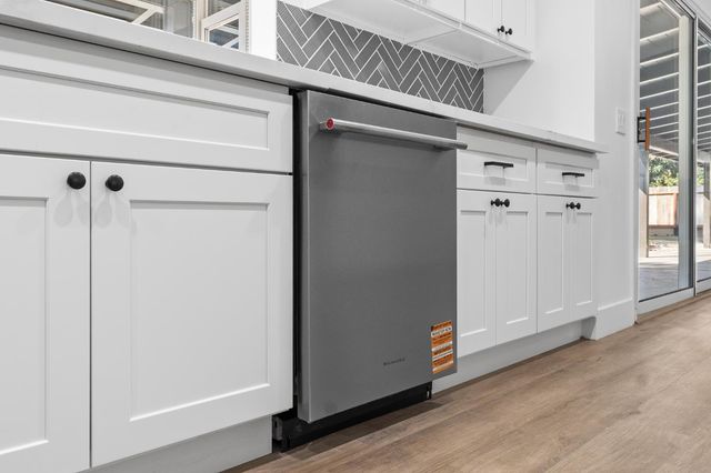 5657 N Colonial Avenue, Fresno, CA 93704