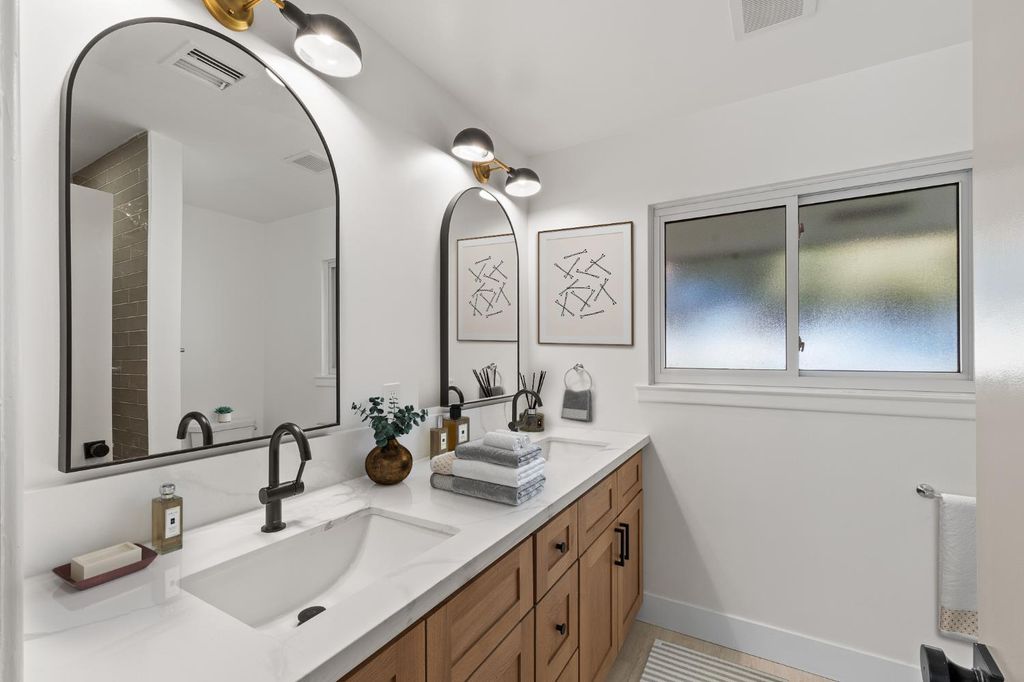 Image 10 of property listing at 5657 N Colonial Avenue, Fresno, CA 93704