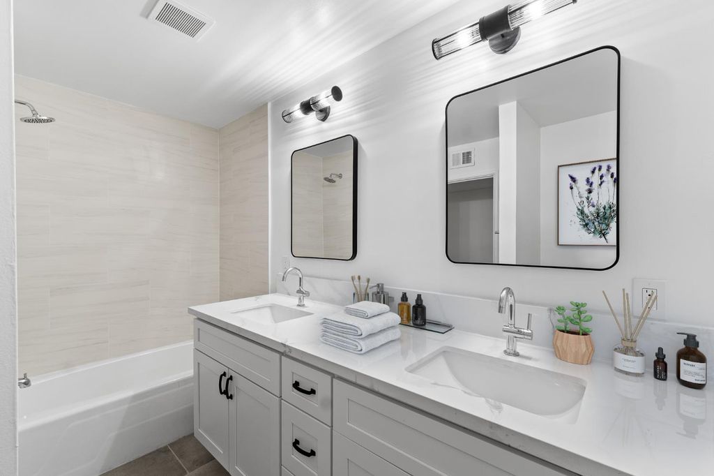 Image 12 of property listing at 5657 N Colonial Avenue, Fresno, CA 93704