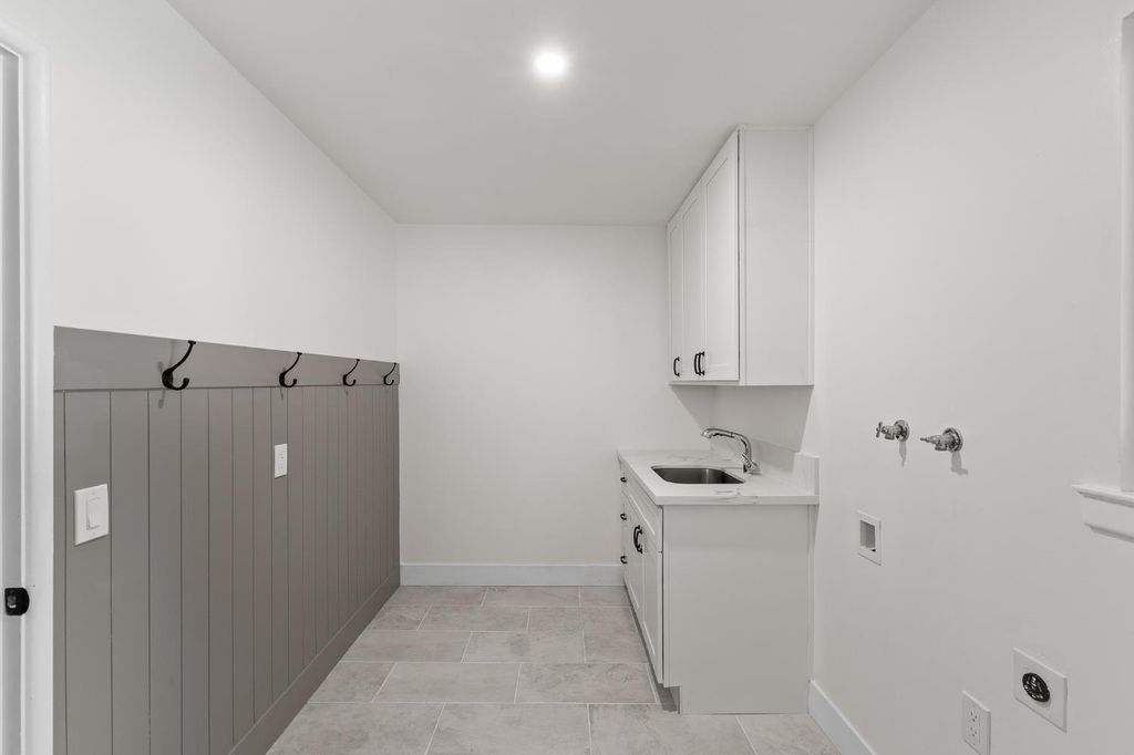 Image 15 of property listing at 5657 N Colonial Avenue, Fresno, CA 93704