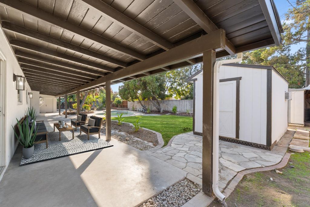 Image 16 of property listing at 5657 N Colonial Avenue, Fresno, CA 93704