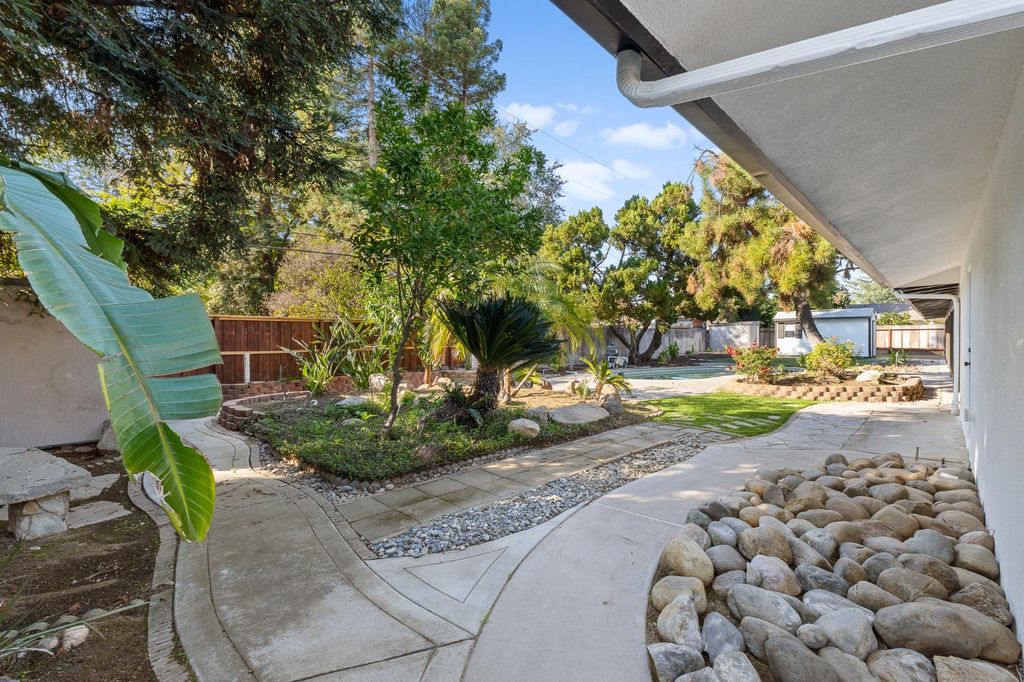 Image 19 of property listing at 5657 N Colonial Avenue, Fresno, CA 93704