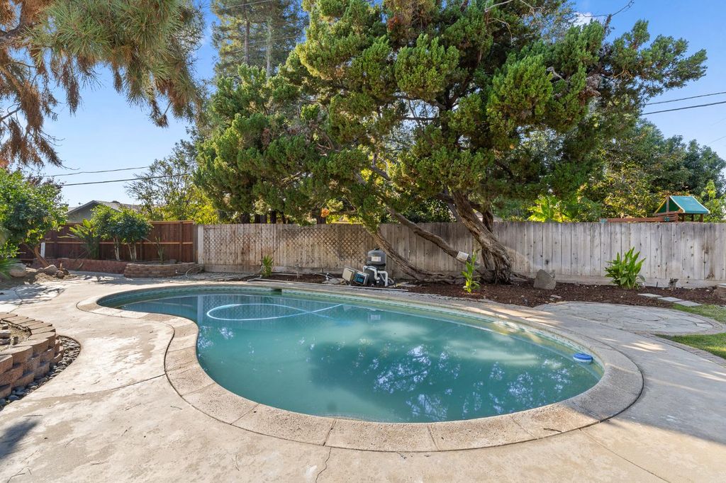 Image 22 of property listing at 5657 N Colonial Avenue, Fresno, CA 93704