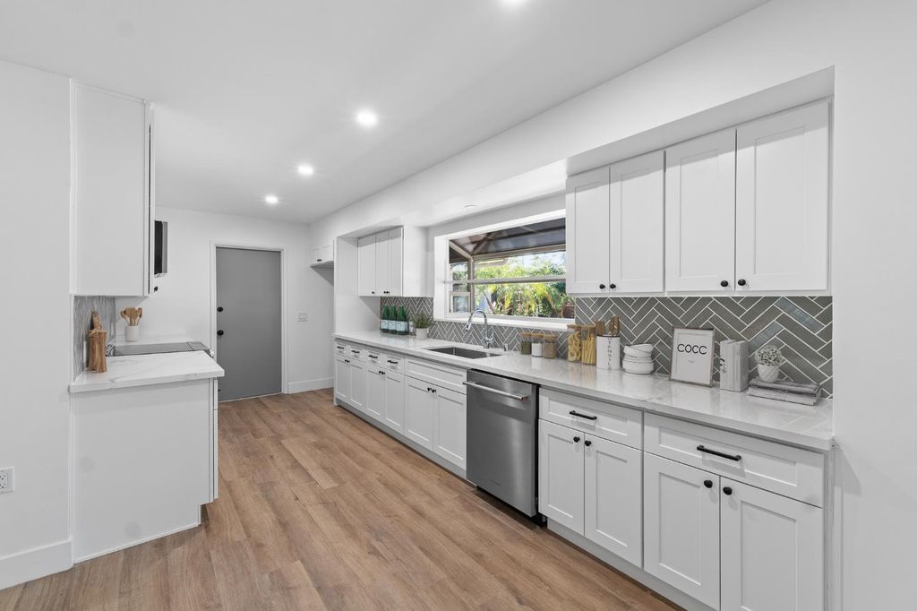 Image 4 of property listing at 5657 N Colonial Avenue, Fresno, CA 93704