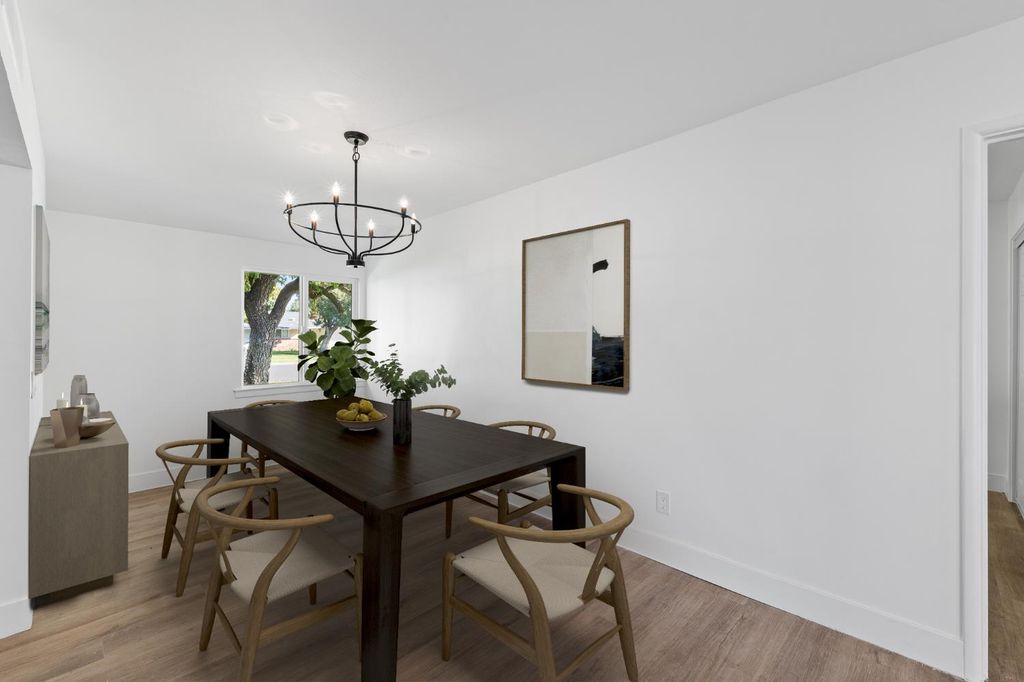 Image 8 of property listing at 5657 N Colonial Avenue, Fresno, CA 93704