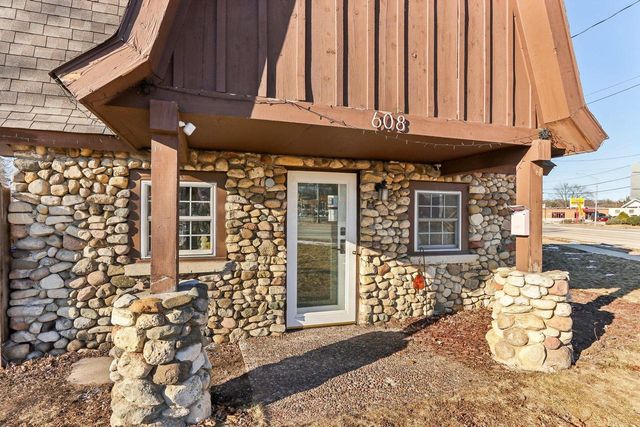 608 N Grandview Boulevard, Waukesha, WI 53188