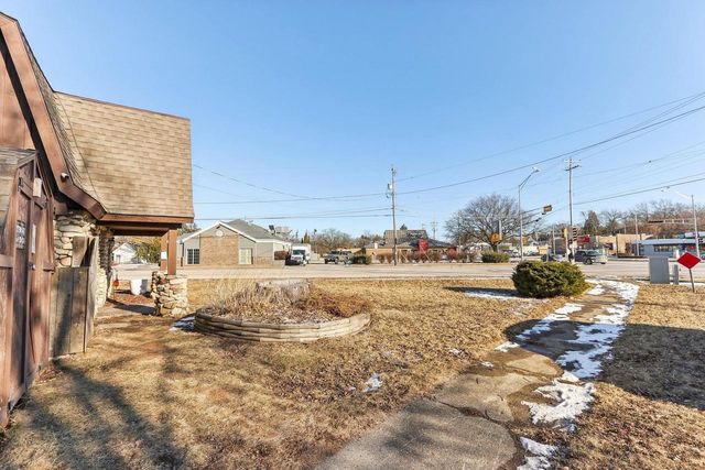 608 N Grandview Boulevard, Waukesha, WI 53188