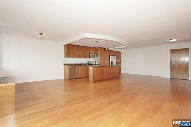 770 Anderson Avenue 18K, Cliffside Park, NJ 07010