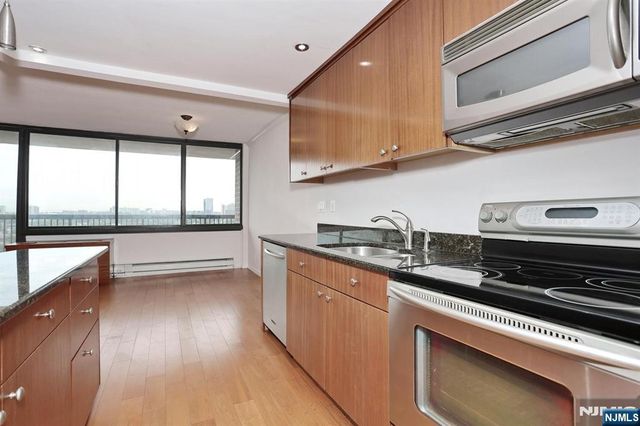 770 Anderson Avenue 18K, Cliffside Park, NJ 07010