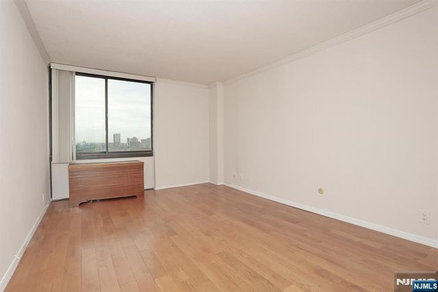 770 Anderson Avenue 18K, Cliffside Park, NJ 07010