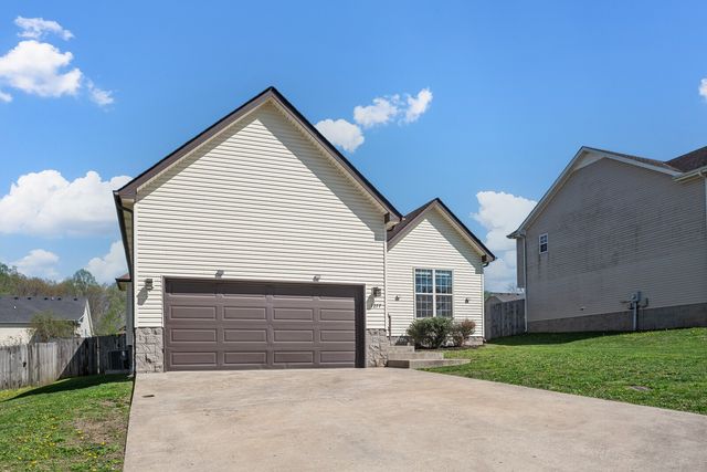 1277 Morstead Dr, Clarksville, TN 37042