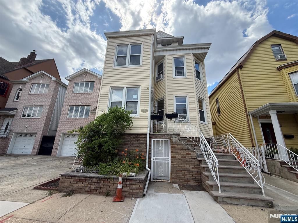 308 Davis Avenue APT1, Harrison, NJ 07029