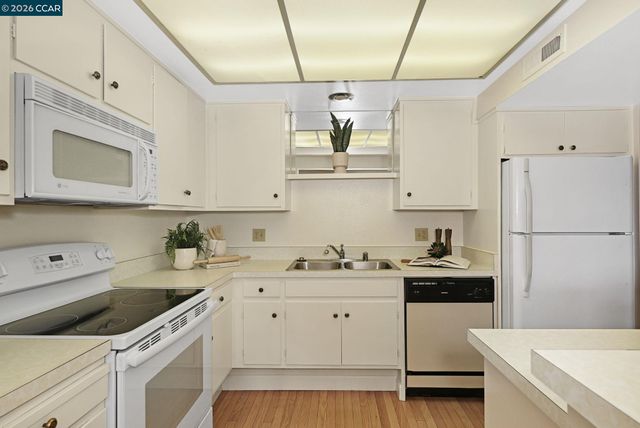 1305 Singingwood Ct 8, Walnut Creek, CA 94595