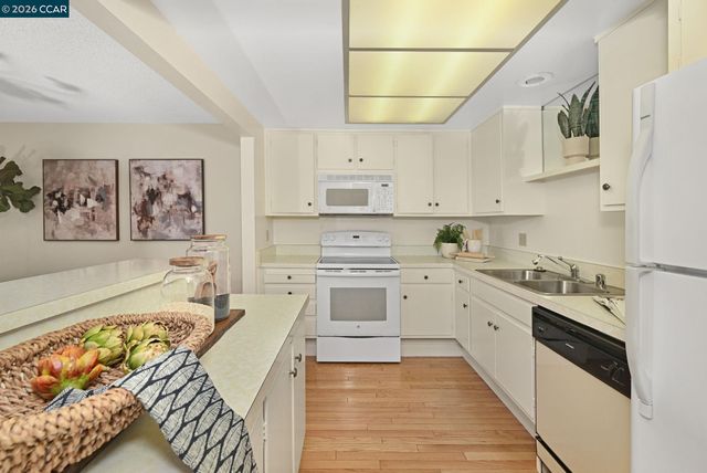 1305 Singingwood Ct 8, Walnut Creek, CA 94595