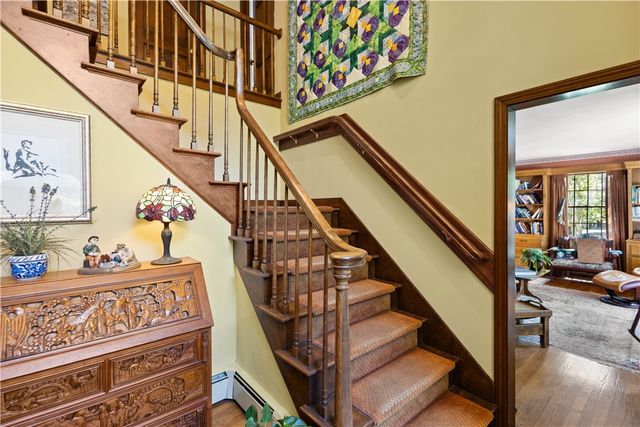 10 Bartlett Road, Middletown, RI 02842