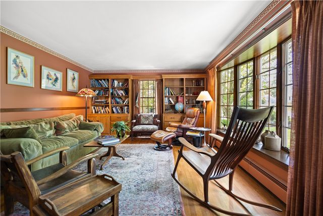 10 Bartlett Road, Middletown, RI 02842