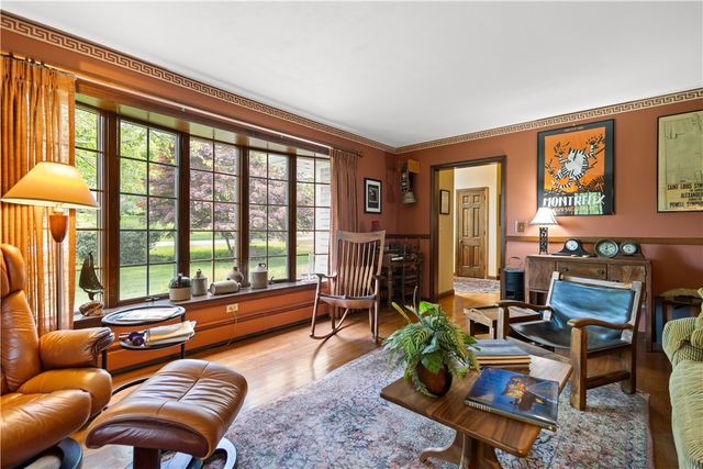 10 Bartlett Road, Middletown, RI 02842