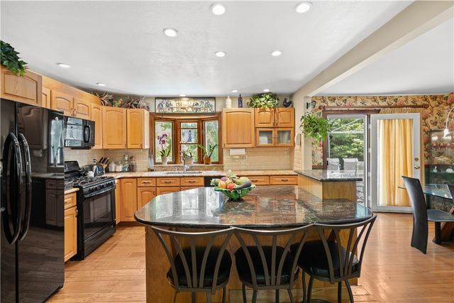 10 Bartlett Road, Middletown, RI 02842