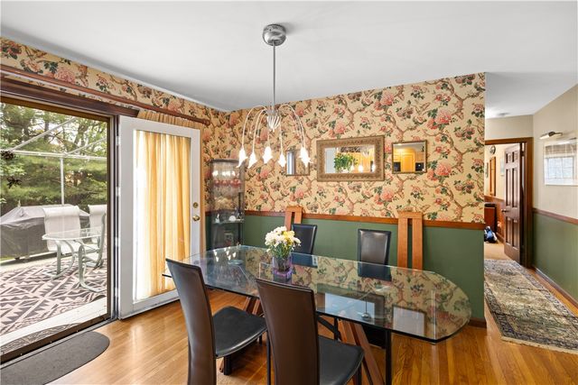 10 Bartlett Road, Middletown, RI 02842