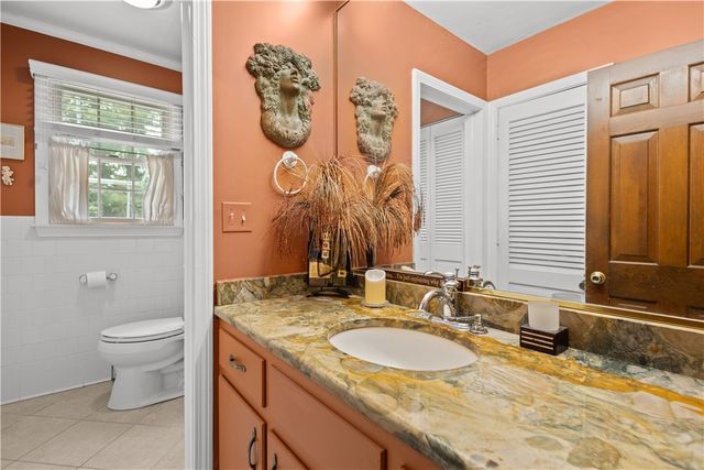 10 Bartlett Road, Middletown, RI 02842