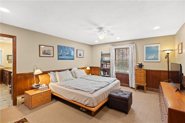 10 Bartlett Road, Middletown, RI 02842